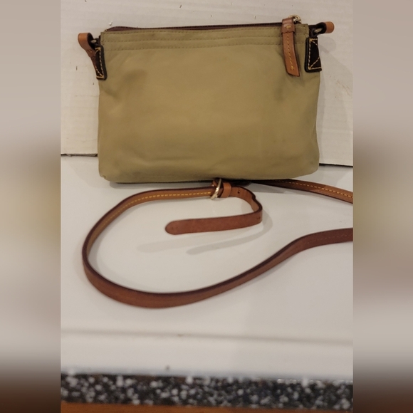 DOONEY AND BOURKE CROSSBODY HANDBAG PURSE - Picture 2 of 7